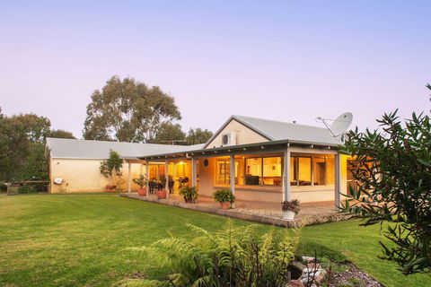 Acacia Chalets - Accommodation Adelaide 1