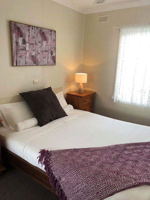 Lakes Jakaranda Holiday Units - Accommodation Adelaide 1