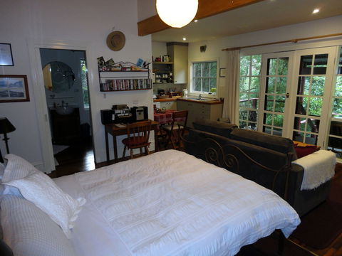 Stones Throw Cottage Bed & Breakfast - Accommodation Adelaide 1