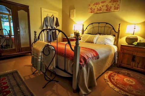 Cromwell House - Accommodation Adelaide 6