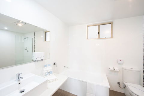 New England Motor Lodge - Accommodation Adelaide 4