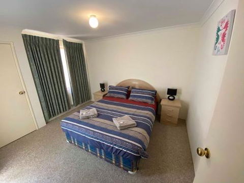 Port Bouvard Beach Holiday Home Mandurah - Accommodation Adelaide 3