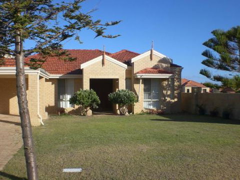 Port Bouvard Beach Holiday Home Mandurah - Accommodation Adelaide 0