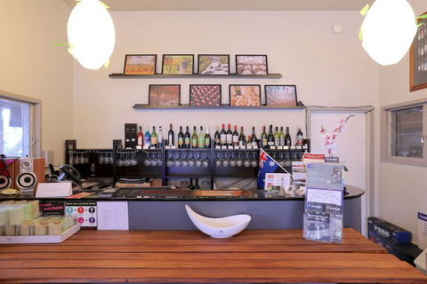 Vineyard Hill - Accommodation Adelaide 6