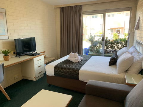 Crest Motor Inn - Accommodation Adelaide 6