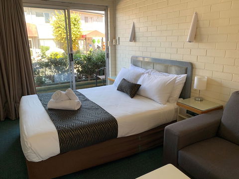 Crest Motor Inn - Accommodation Adelaide 2