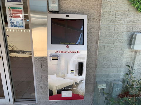Crest Motor Inn - Accommodation Adelaide 0