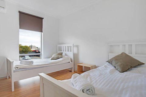 Adelaide Holiday Homes - Accommodation Adelaide 1