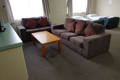 Earls Court Motor Inn - Accommodation Adelaide 4