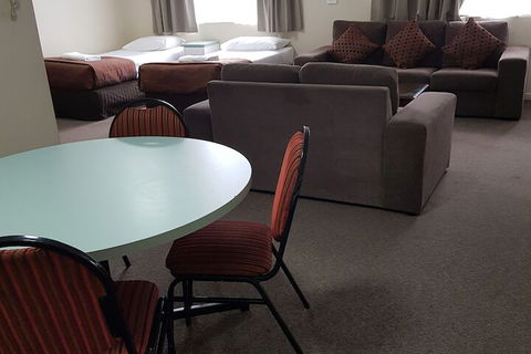 Earls Court Motor Inn - Accommodation Adelaide 1