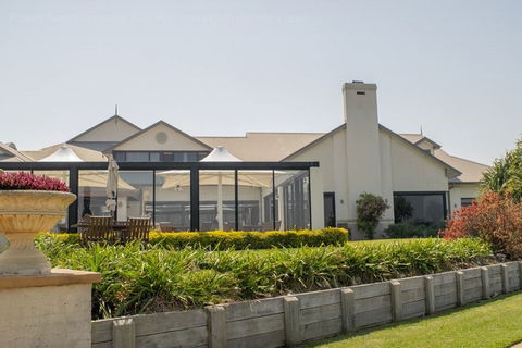 Harrigans Irish Pub And  Harrington River Lodge - Accommodation Adelaide 0