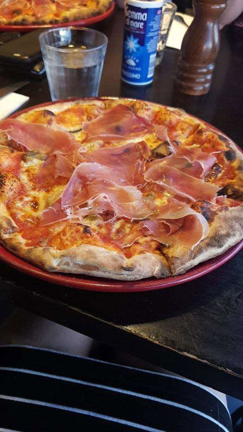 Quella Pizzeria - Accommodation Adelaide 0