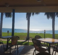 La Beach - Accommodation Adelaide