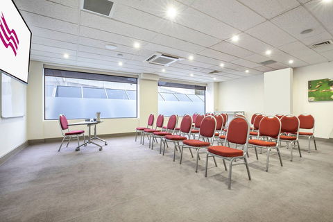 Crowne Plaza Canberra - Accommodation Adelaide 9