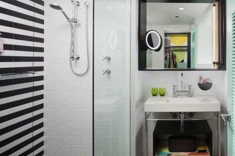 QT Gold Coast - Accommodation Adelaide 4