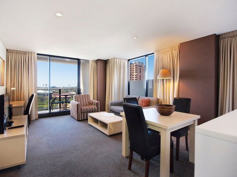Oaks Horizons Hotel - Accommodation Adelaide 4