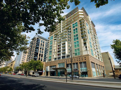 Oaks Embassy - Accommodation Adelaide 0