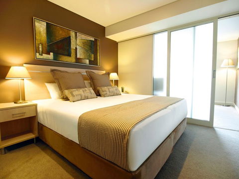 Oaks Embassy - Accommodation Adelaide 2