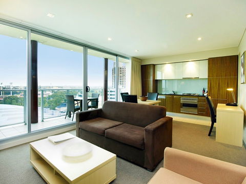 Oaks Embassy - Accommodation Adelaide 3