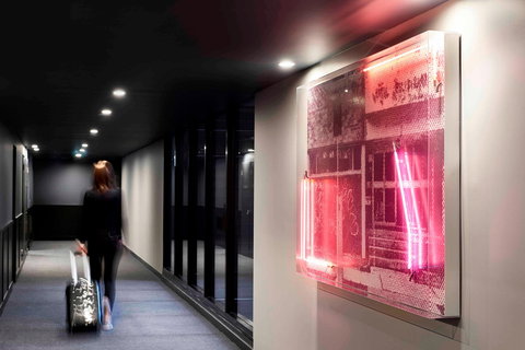 Midnight Hotel, Autograph Collection - Accommodation Adelaide 3