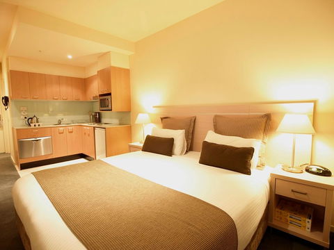 Oaks On Lonsdale - Accommodation Adelaide 2