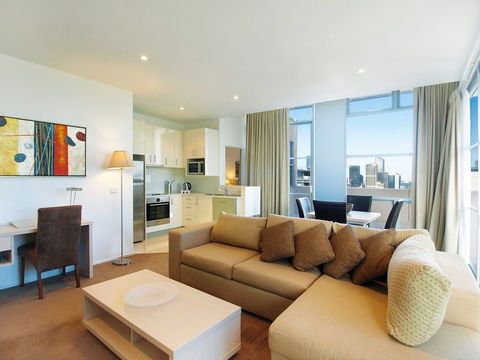 Oaks On Lonsdale - Accommodation Adelaide 3
