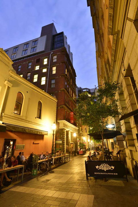 Metro Apartments On Bank Place - Accommodation Adelaide 1