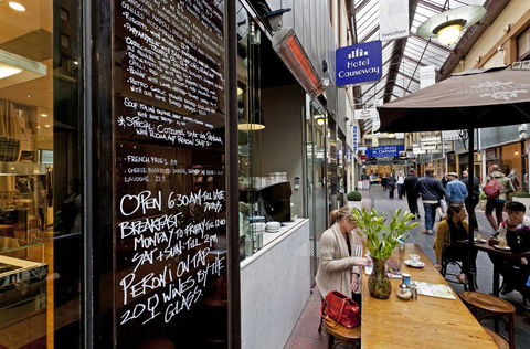 Hotel Causeway - Accommodation Adelaide 0