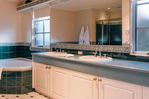 Country Club Villas - Accommodation Adelaide 2