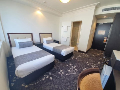 Burke & Wills Hotel - Accommodation Adelaide 1