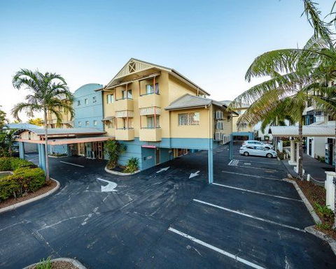 Cairns Queenscourt - Accommodation Adelaide 0