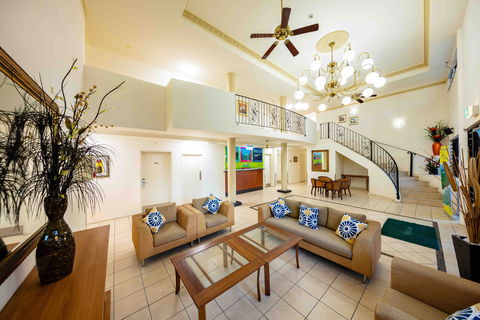 Cairns Queenscourt - Accommodation Adelaide 1