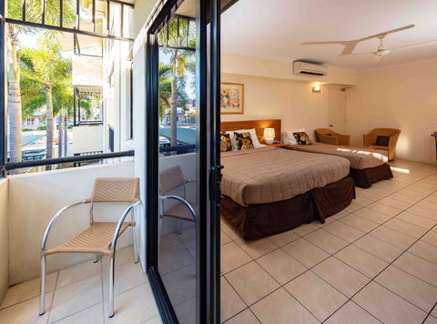 Cairns Queenscourt - Accommodation Adelaide 2