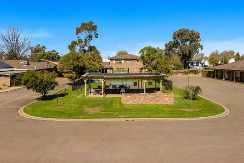 Quality Inn Carriage House - Accommodation Adelaide 1