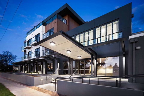Quality Hotel Lakeside - Accommodation Adelaide 1