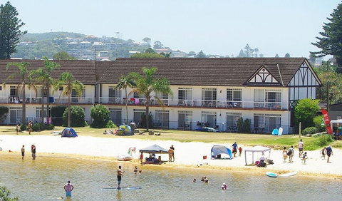 The Clan Lakeside Lodge - Accommodation Adelaide 0