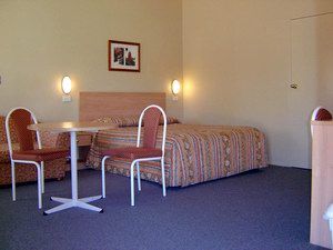 Country Gardens Motor Inn - Accommodation Adelaide 2