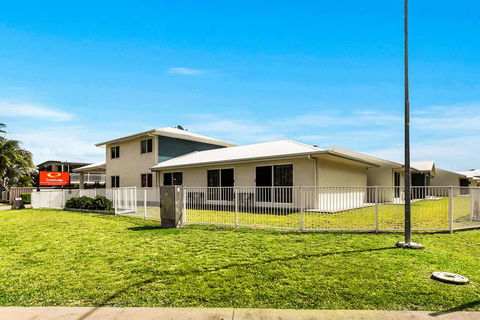 Econo Lodge Beachside - Accommodation Adelaide 0