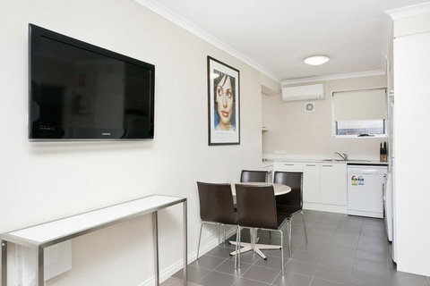 Forrest Hotel & Apartments - Accommodation Adelaide 2