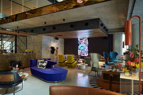 QT Melbourne - Accommodation Adelaide 1