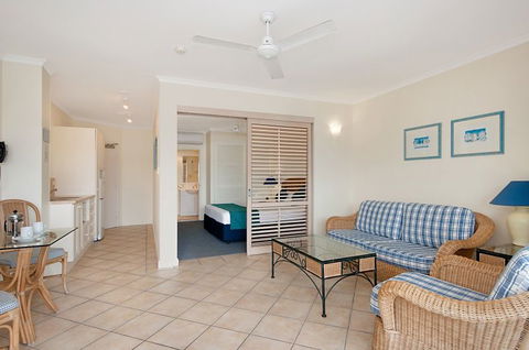 Macrossan House Boutique Holidays Apts - Accommodation Adelaide 2