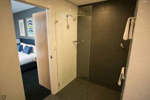 Alpha Hotel Eastern Creek - Accommodation Adelaide 1