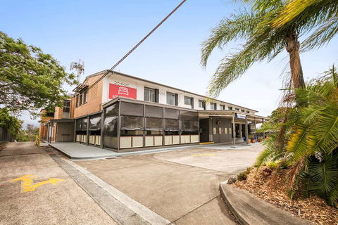 Camp Hill Hotel - Accommodation Adelaide 0
