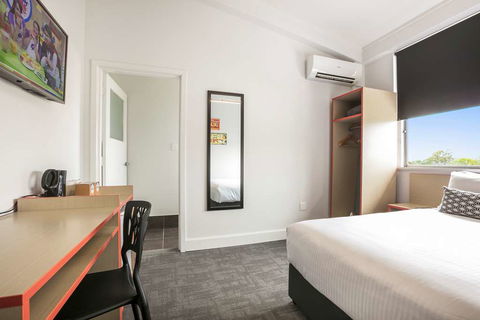 Camp Hill Hotel - Accommodation Adelaide 2
