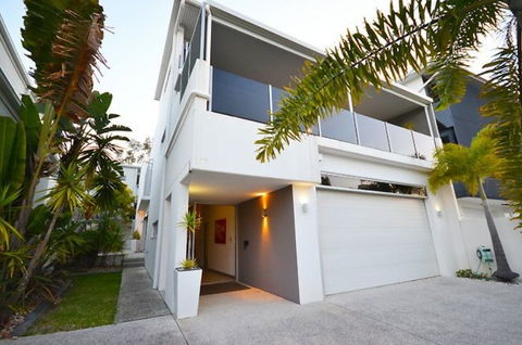Alex Beach House - Accommodation Adelaide 0