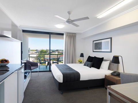 Oaks Carlyle - Accommodation Adelaide 2
