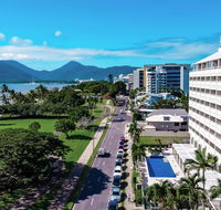Holiday Inn Cairns Harbourside - Accommodation Adelaide