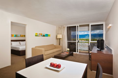 Holiday Inn Cairns Harbourside - Accommodation Adelaide 14