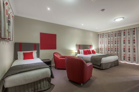 Platinum International - Accommodation Adelaide 0