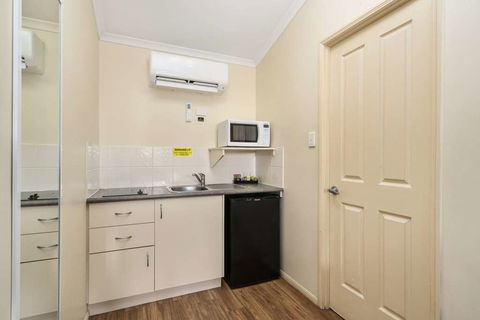 Caboolture Central Motor Inn, SureStay Collection - Accommodation Adelaide 13